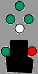 3 feux verts en triangle au-dessus d'un feu blanc de tête de mât, 1 feu rouge à droite et 1 feu vert à gauche